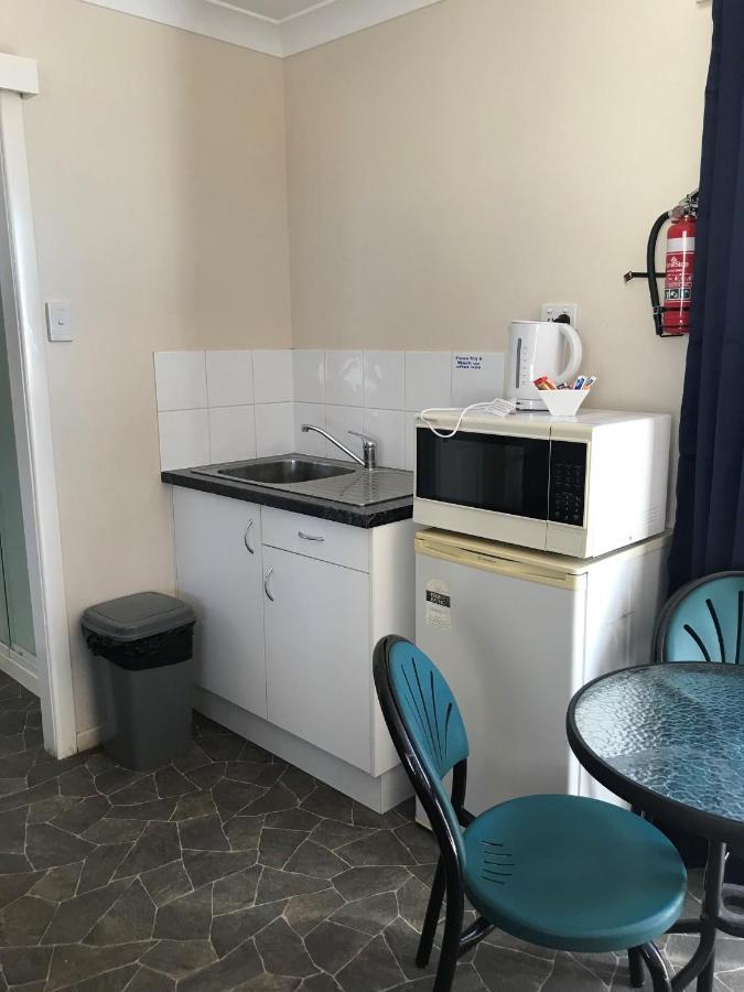 Australian Hotel Winton Budget Hotel Accommodation Exterior foto