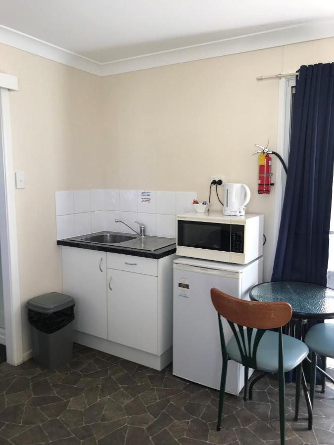 Australian Hotel Winton Budget Hotel Accommodation Exterior foto